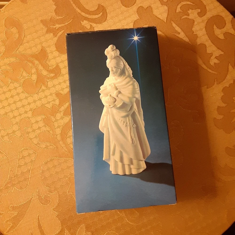 Avon Nativity Collectibles Magi-Kaspar Porcelain Figurine